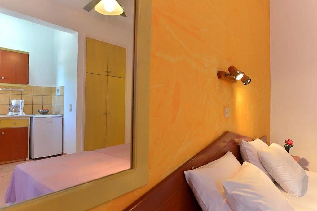 Vlachos Apartments ซีดารี ภายนอก รูปภาพ